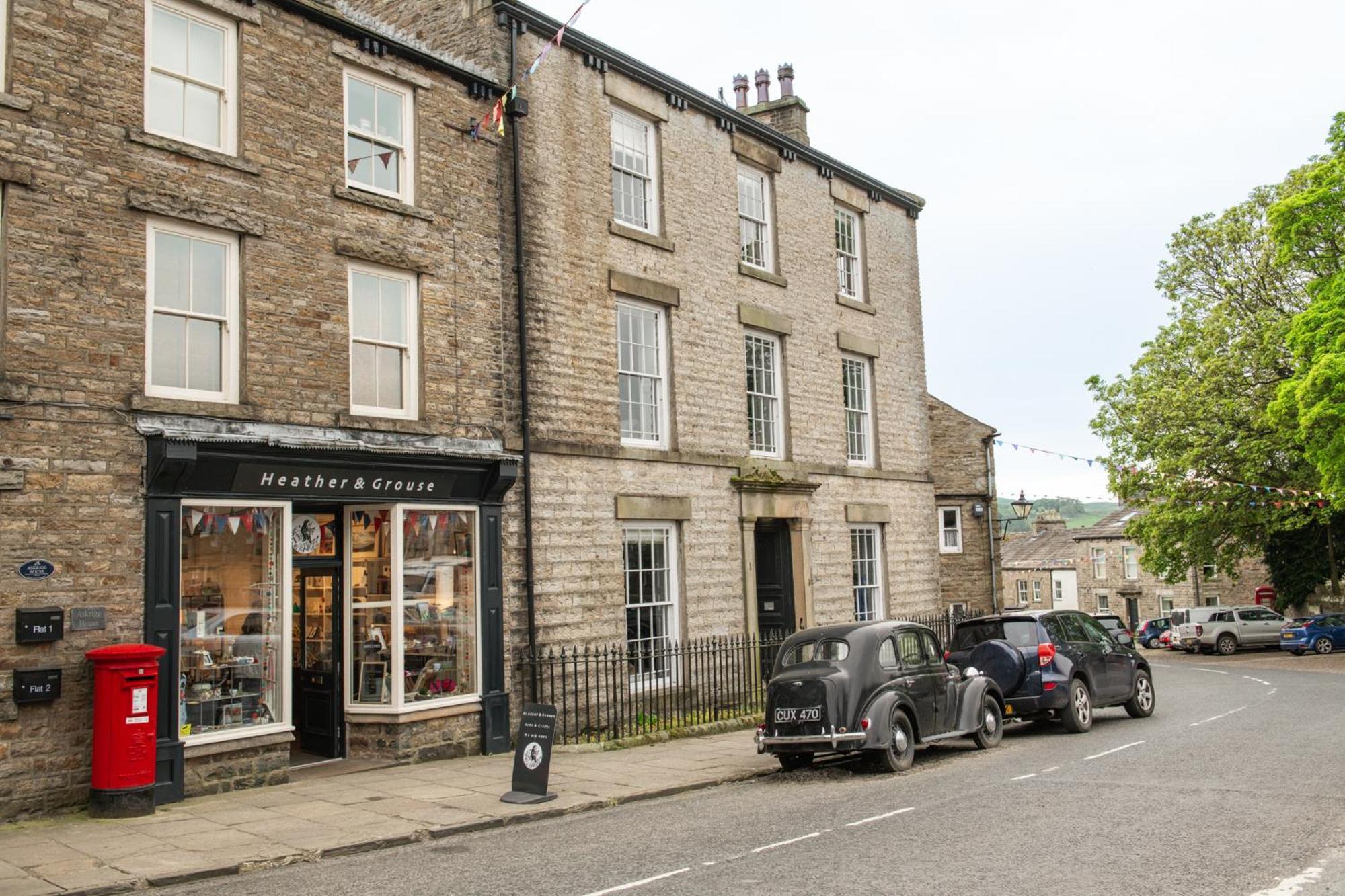 Milton House Studio Apartments Askrigg Exterior photo